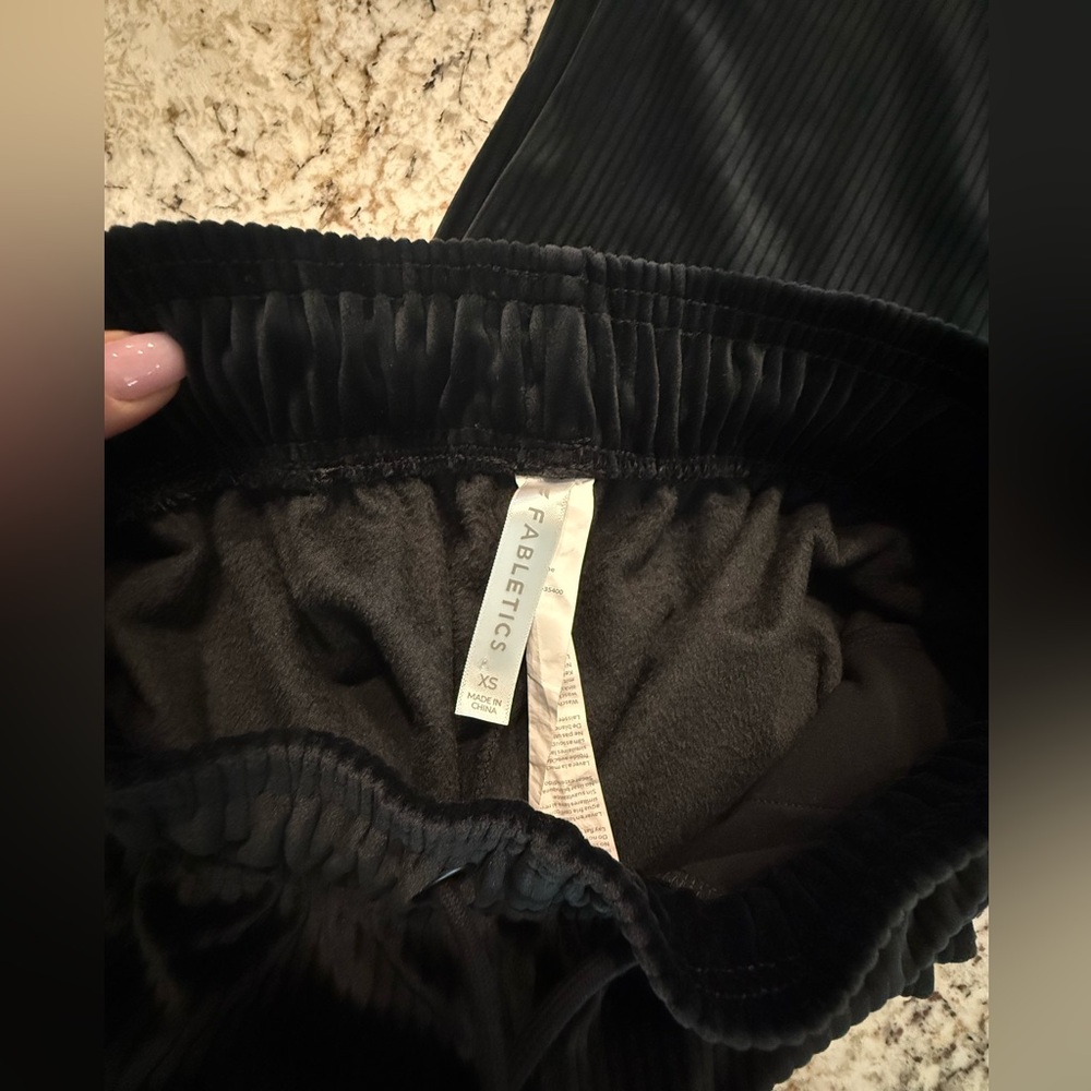 Fabletics Black ribbed set - Picture 4 of 7